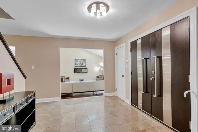 Building Photo - 8033 Cypress Grove Ln