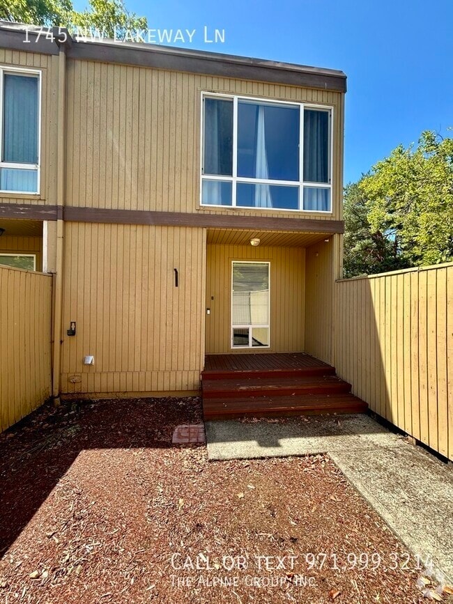 Building Photo - 1745 NW Lakeway Ln