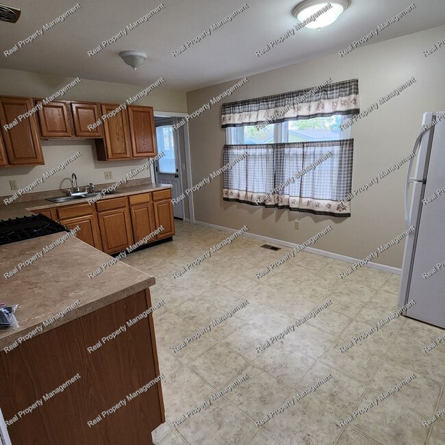 Building Photo - Three Bedroom Lowell Ranch