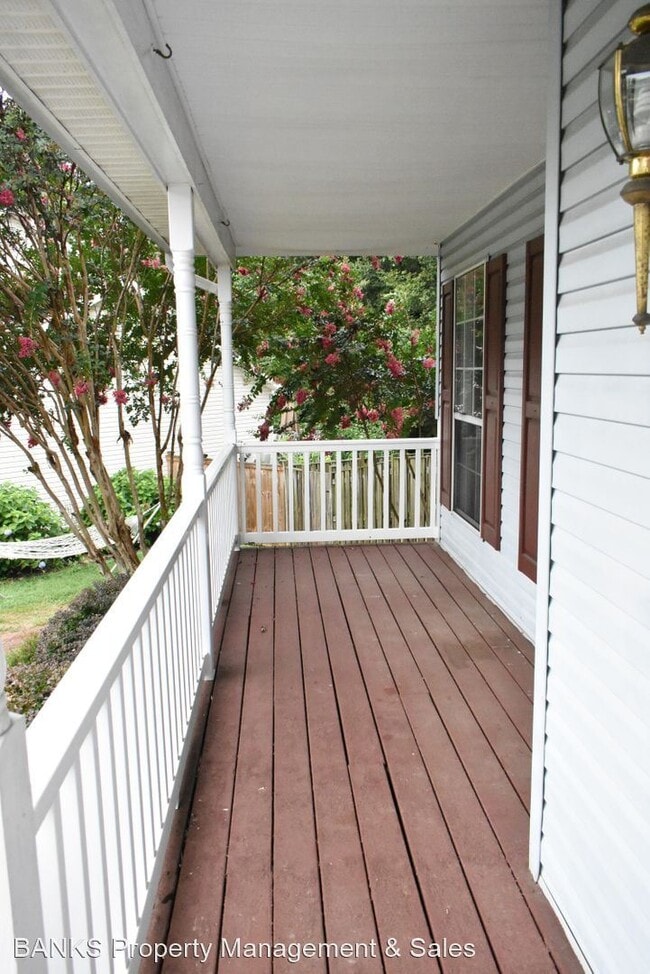 Building Photo - 5 br, 3.5 bath House - 12 Harry Court