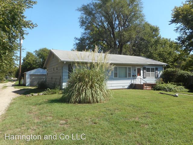 Building Photo - 3 br, 1 bath House - 320 E 5th Street