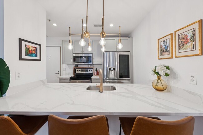 Cocina moderna - 1440 Church St NW