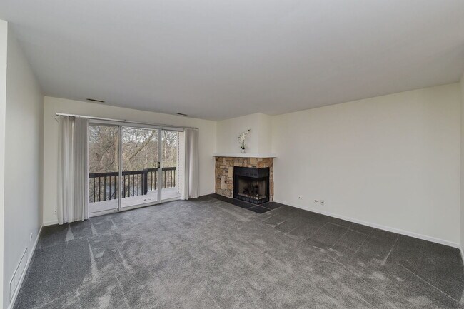 Building Photo - 530 River Front Cir