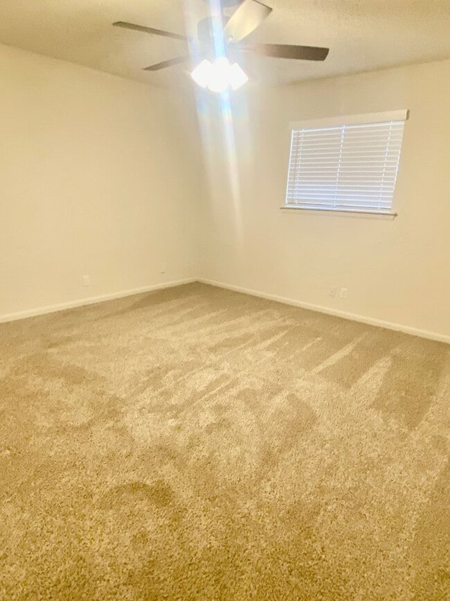Building Photo - Duplex Homes 3/2/2