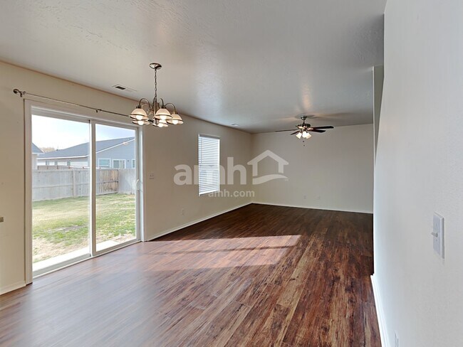 Foto del edificio - 4716 Keepsake Ave