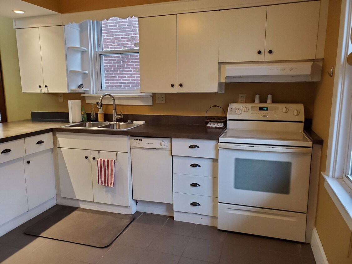 Primary Photo - 3 Bedroom, 1 Bath Lancaster City Home