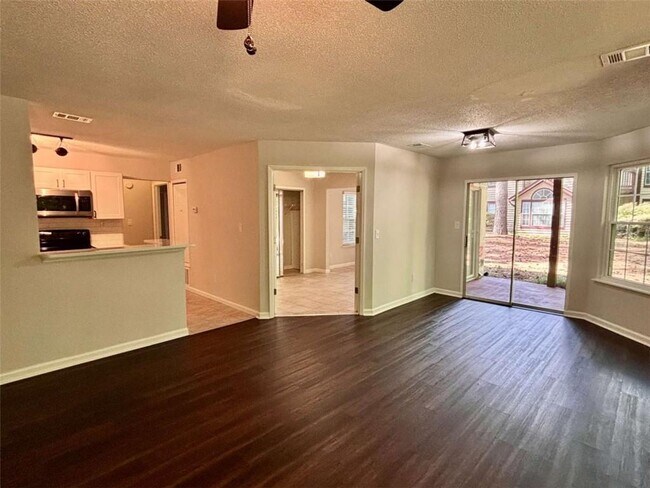 Foto del edificio - 320 Hawkstone Way