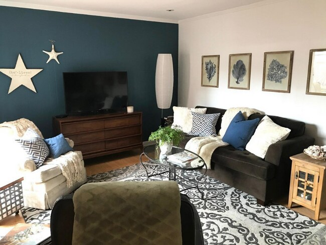 Foto del edificio - 2821 E Harbor Blvd