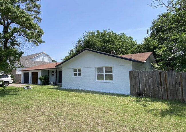 Building Photo - 5005 Brighton Rd