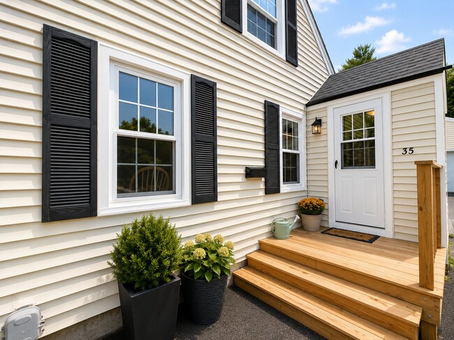 Building Photo - 35 Sumac St