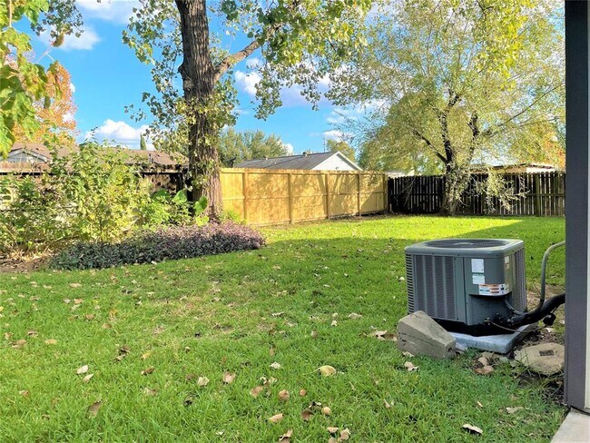 Building Photo - 8306 Big Creek Dr