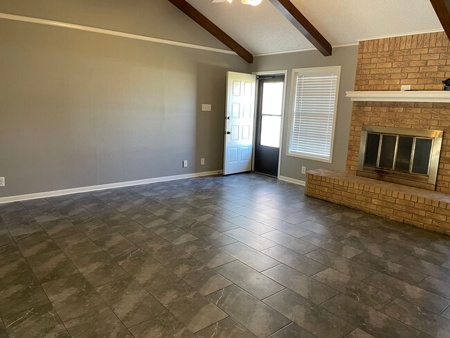 Building Photo - 3/2/2 TATUM ISD