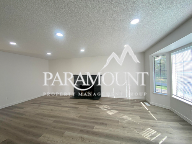 Foto del edificio - Newly Renovated 3 Bedroom! Lawncare Included!