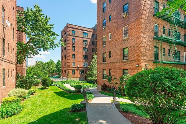 Building Photo - 5570 Netherland Ave