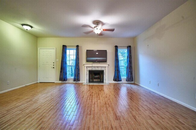 Building Photo - 2816 Holly Hall St