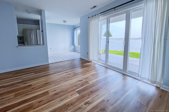 Foto del edificio - 145 Breakers Ln