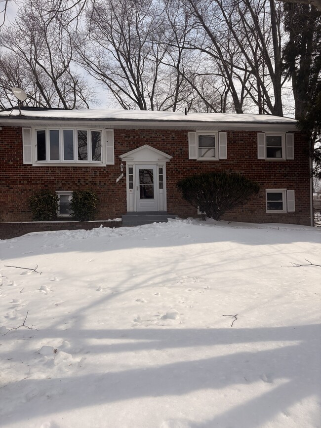 Building Photo - 910 Logwood Rd