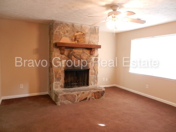 Building Photo - 609 Post Oak Rd