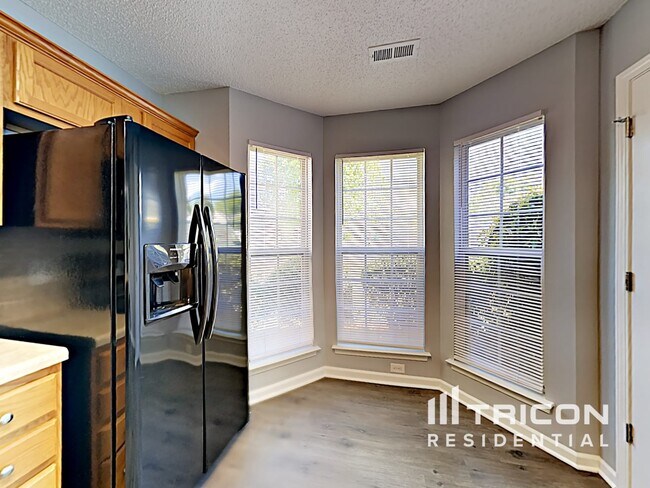 Foto del edificio - 5634 Waverly Lynn Ln