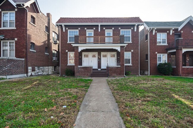 Building Photo - Old School Charmer With Modern Provisions 1BR