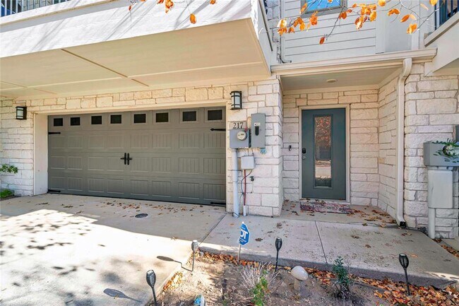 Foto del edificio - 217 Birch Oak Ln