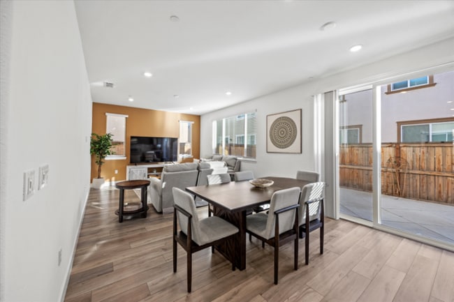 Foto del edificio - 3554 Damora Ave