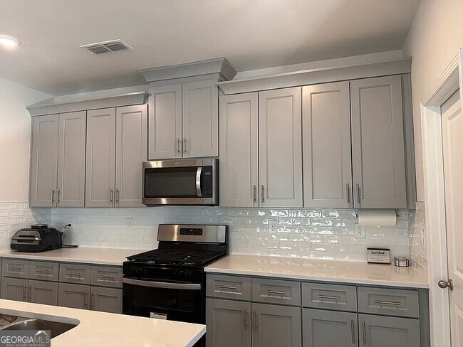Foto del edificio - 1177 Sunny Lk Dr