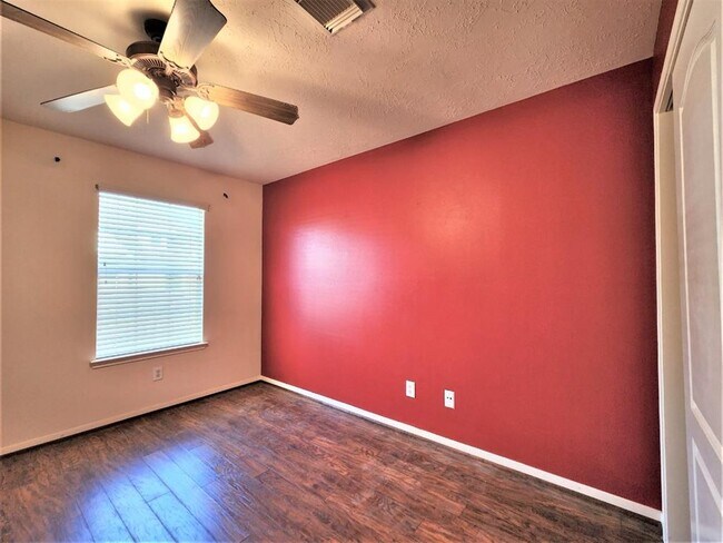 Foto del edificio - 7407 Hollister Ridge