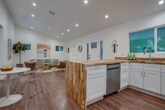 Building Photo - 5135 N Eagle Rock Blvd