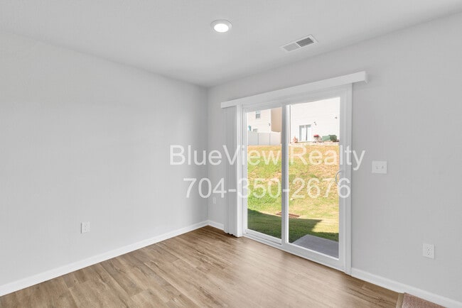 Foto del edificio - 9330 Creedmore Hills Dr