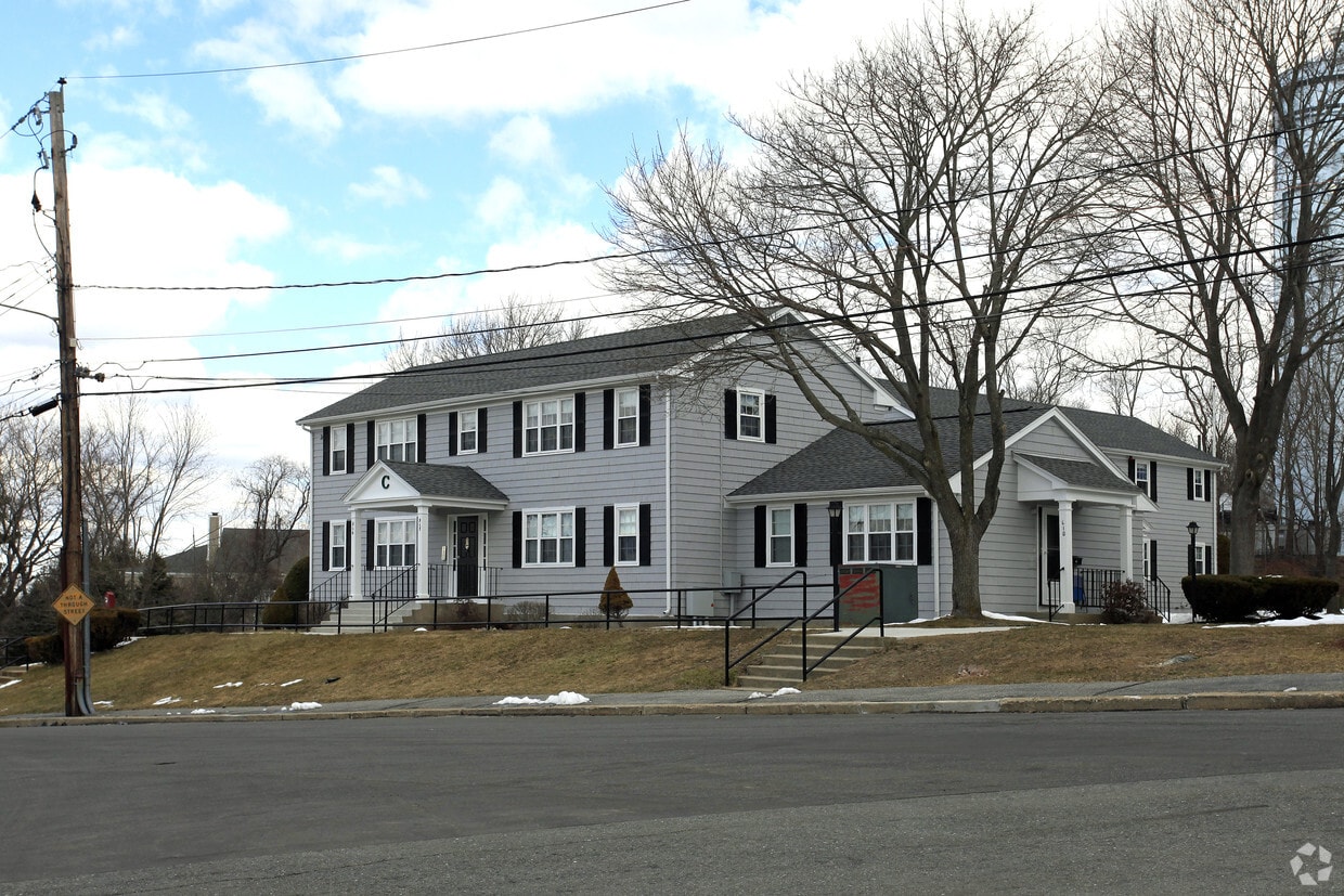 14 Birchcrest St, Burlington, MA 01803 Apartments in Burlington, MA