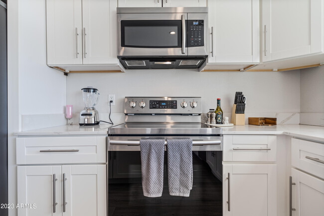 Foto del edificio - 4910 E Charter Oak Rd