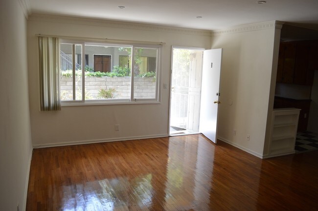 Foto del diseño de interior - 140 N Hayworth Ave