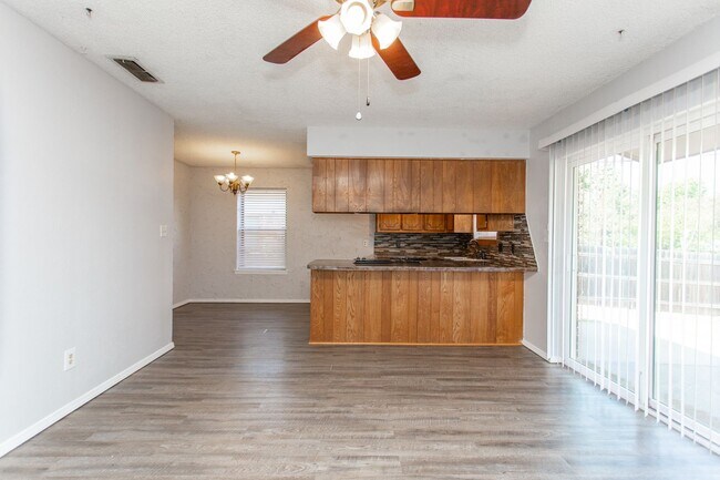 Foto del edificio - 3 Bedroom 2 Bath Home for Lease!