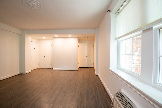 Building Photo - 3051 Idaho Ave NW
