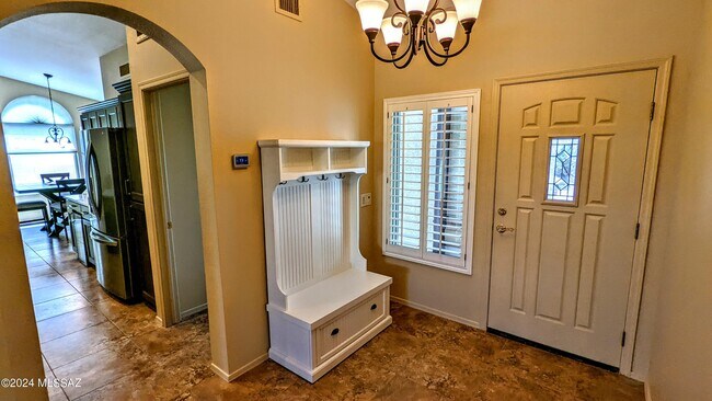 Building Photo - 38135 S Rolling Hills Dr