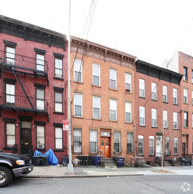 Foto del edificio - 663 Henry St