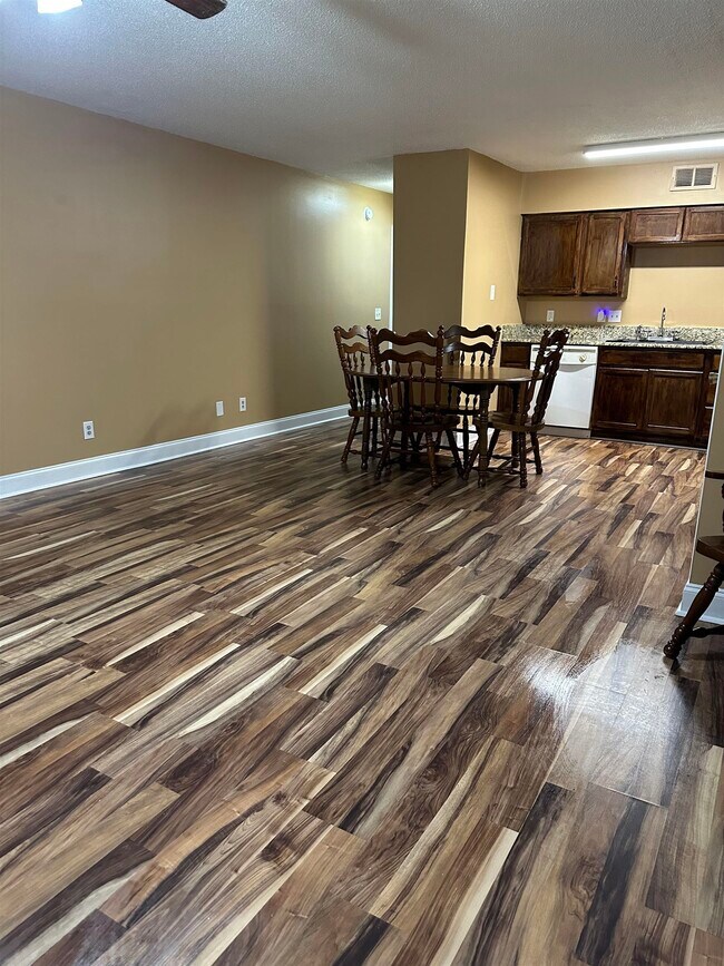 Foto del edificio - 405 Cambridge Cir