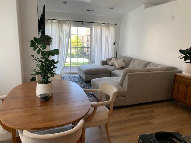 Foto del edificio - 99 N 1170 W