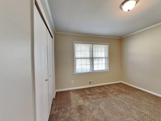 Building Photo - 4553 Wesley Dr