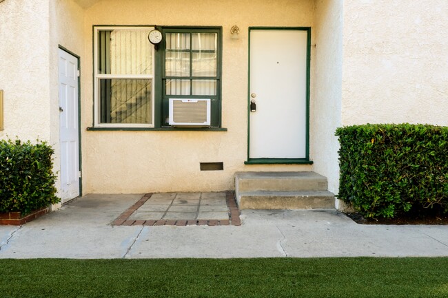 Building Photo - Coldwater Canyon Apartments