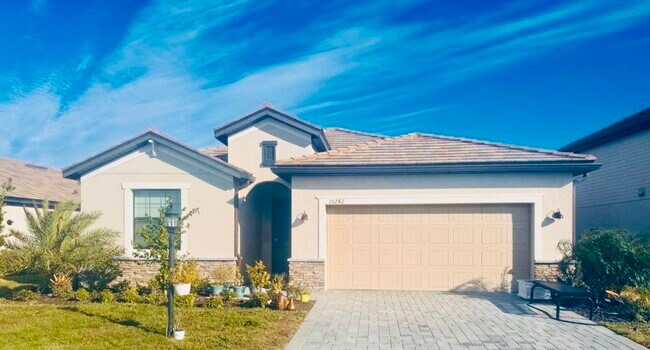 Foto del edificio - 15242 Serene Shores Loop