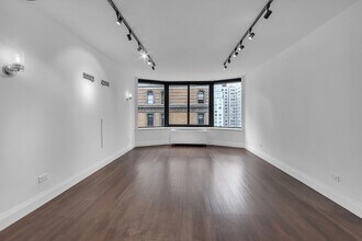 Building Photo - 155 W 70th St