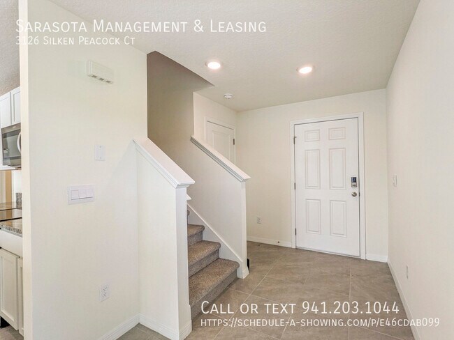 Foto del edificio - 2 Story, 4 Bedroom 2.5 Bath Lake View Home...