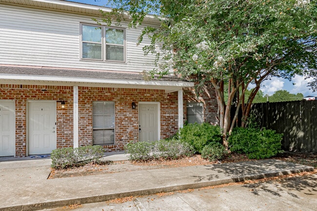 Foto del edificio - 828 Meadow Bend Dr