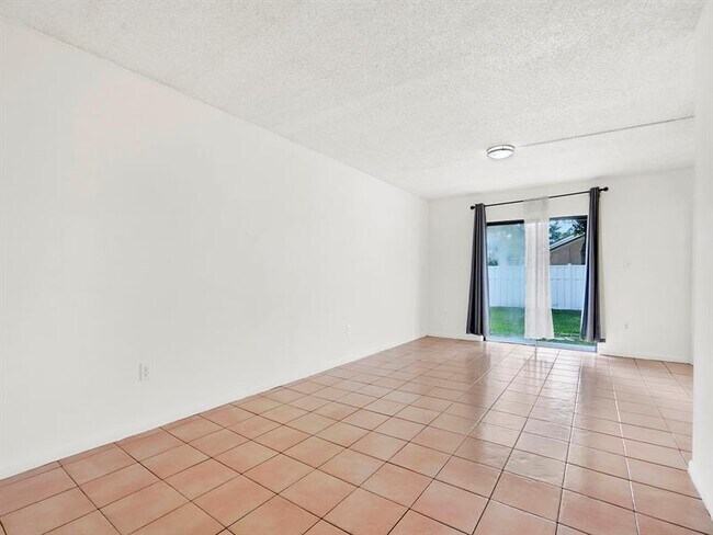 Foto del edificio - 6001 Shakerwood Cir