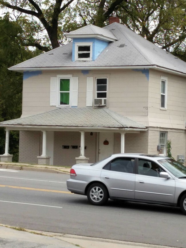 Building Photo - 523 S Crysler Ave