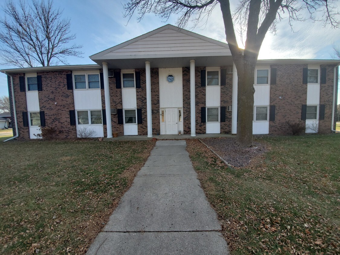 400 Dogwood Ave Unit 1, Marshall, MN 56258 Apartments in Marshall, MN