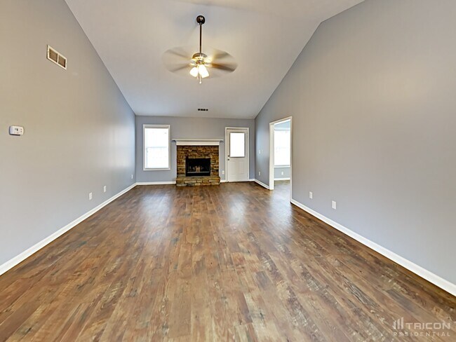 Foto del edificio - 5102 Meridian Lake Dr