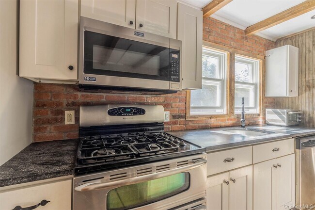 Foto del edificio - 19450 Main Rd